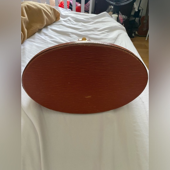 LV Epi Cluny shoulder bag - Picture 4 of 10